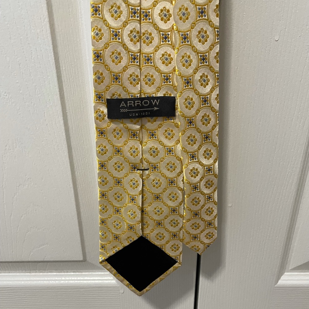 Arrow Yellow Tie Blue Pattern